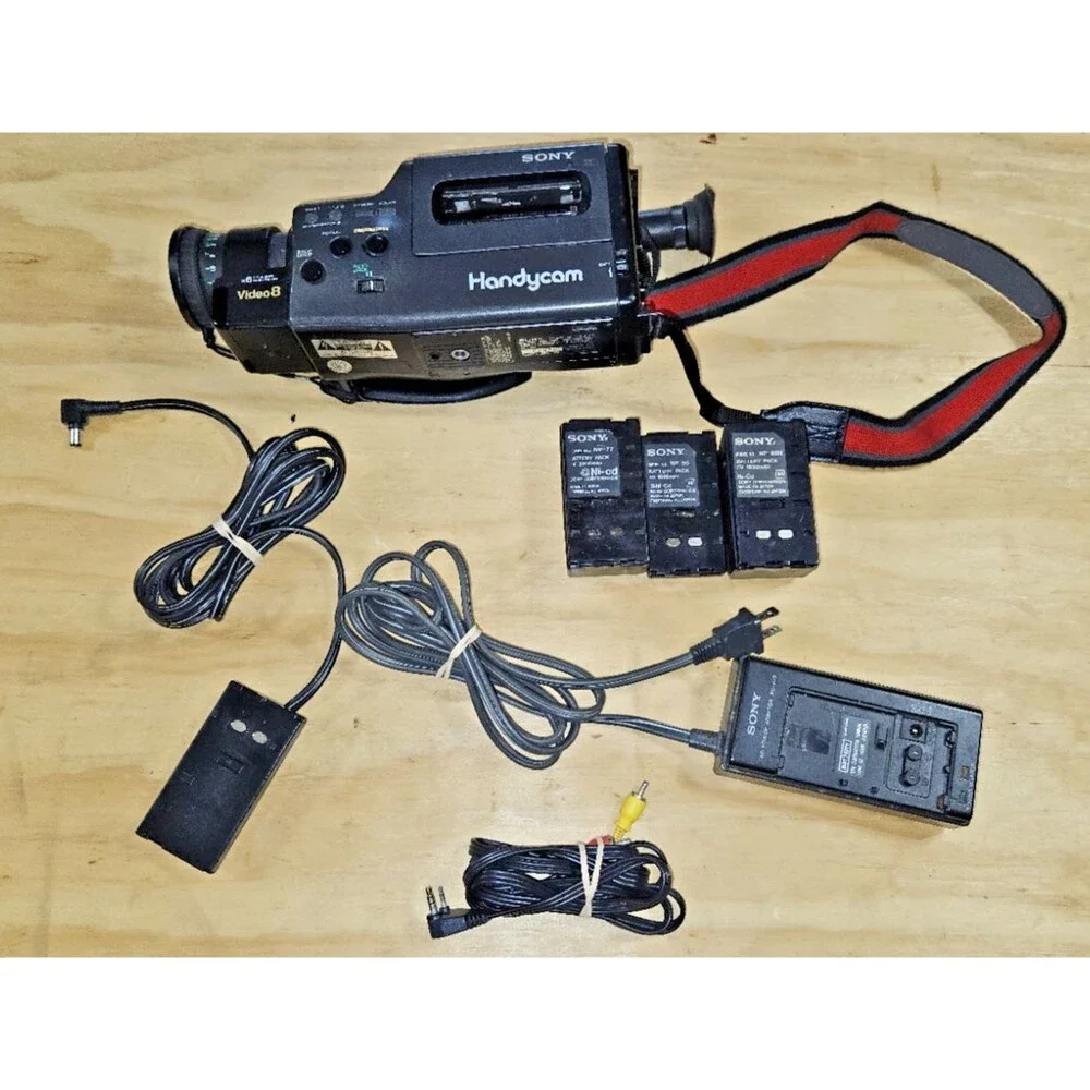 Sony Handycam CCD-F40 Video8 Camcorder w/ Manual Battery Powers On PART REPAIR